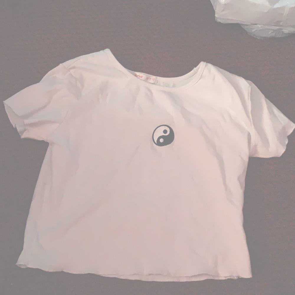 White cropped tee